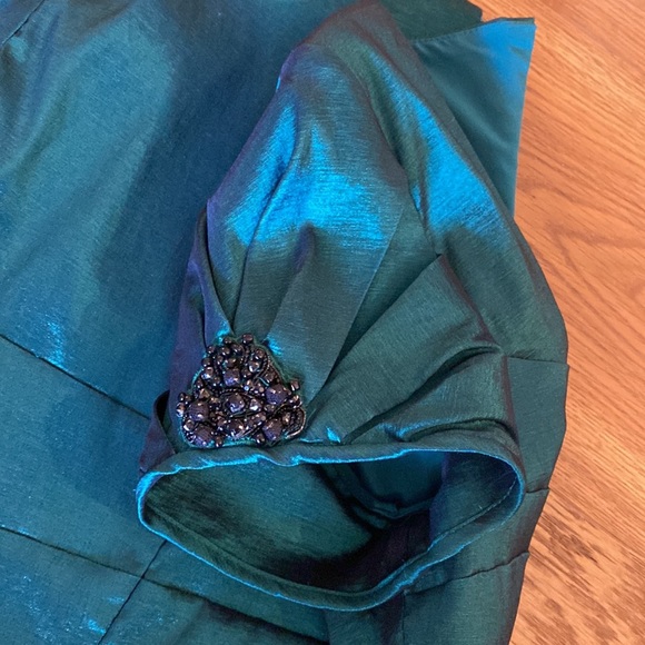 Badgley Mischa Collection emerald green dress with black appliqué sleeve - Picture 6 of 10